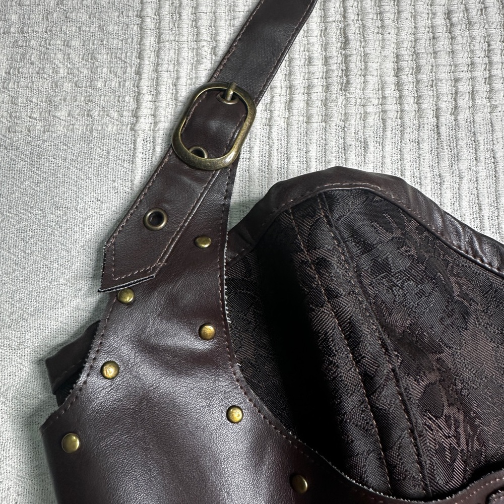 Vintage Corset with Buckle Details - Picture 6 of 10